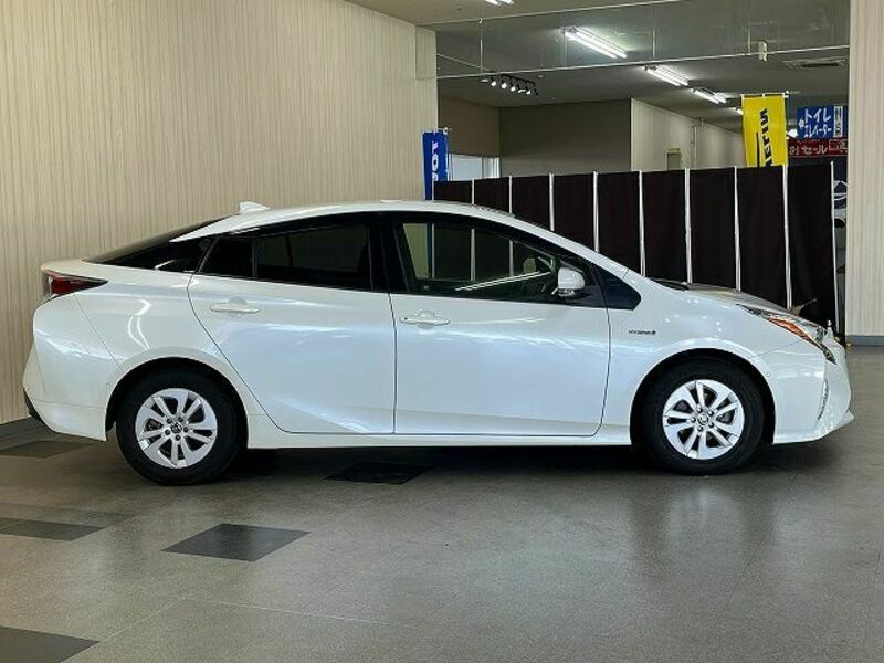 PRIUS-16