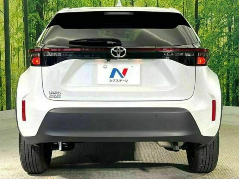 YARIS CROSS-15