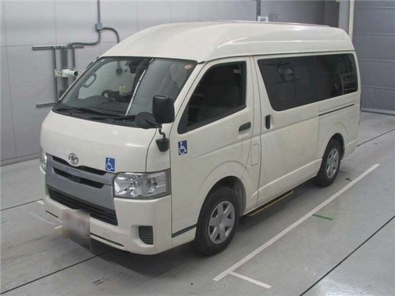 TOYOTA　HIACE VAN