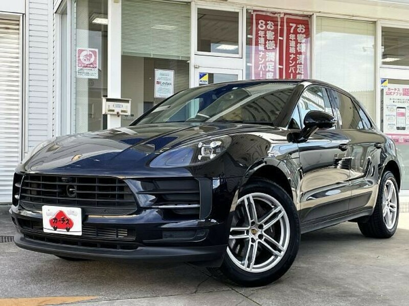 PORSCHE　MACAN