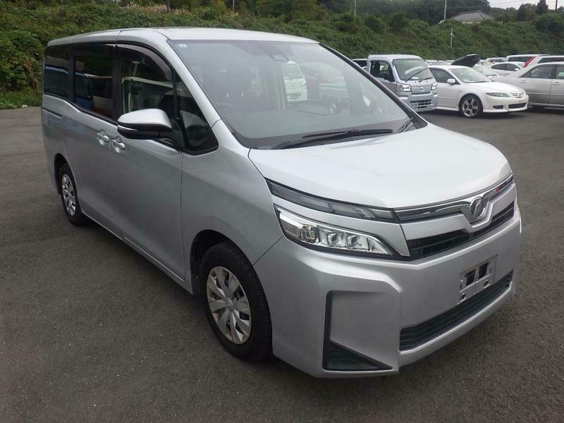 TOYOTA　VOXY