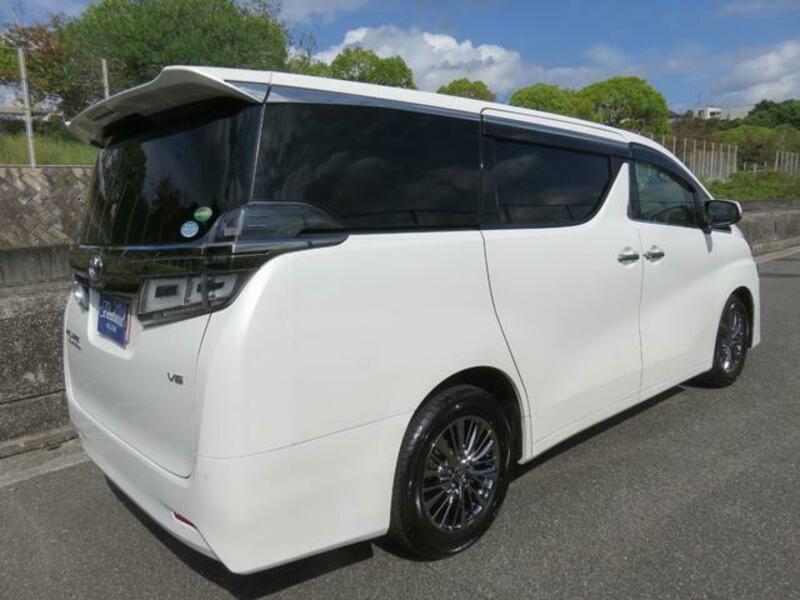 VELLFIRE-1