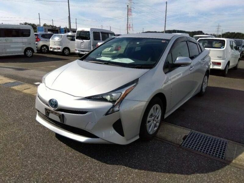 TOYOTA　PRIUS