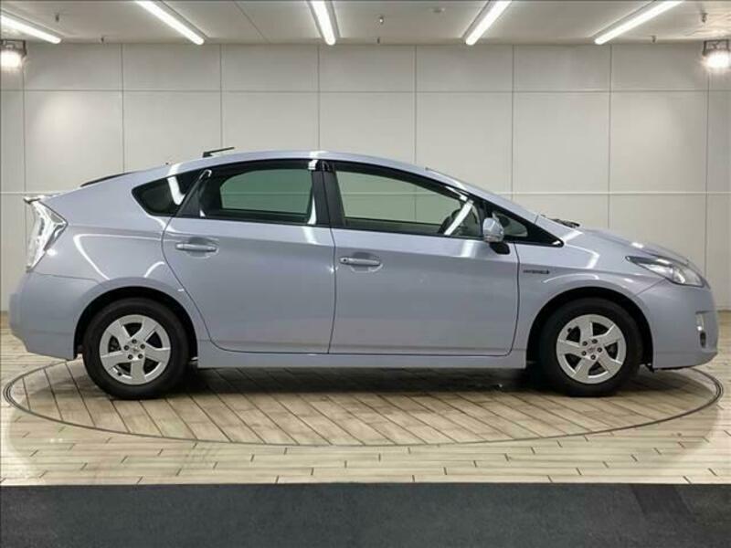 PRIUS-16