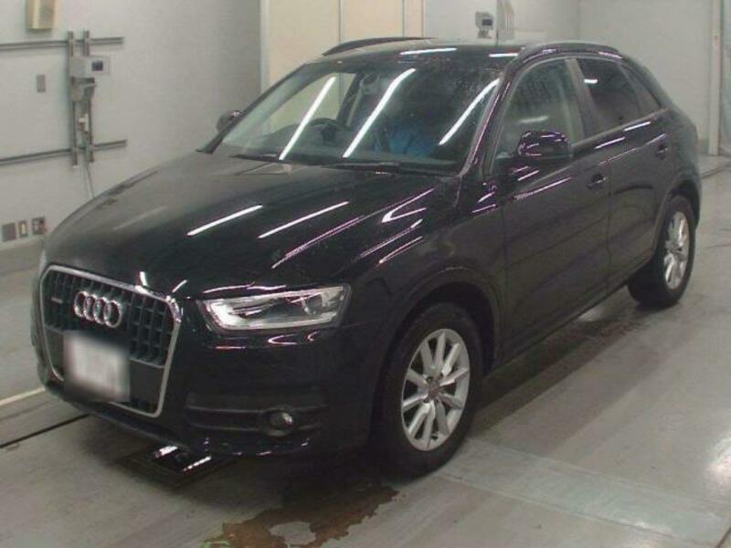 AUDI　Q3