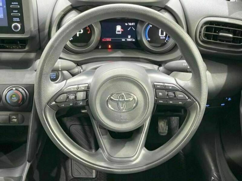 YARIS CROSS-11