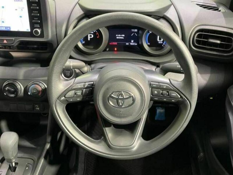 YARIS CROSS-8