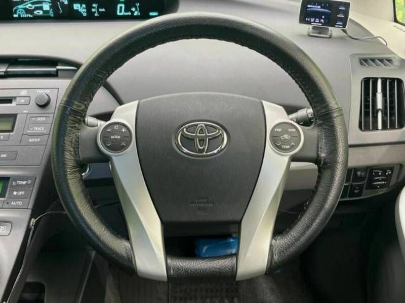 PRIUS-8