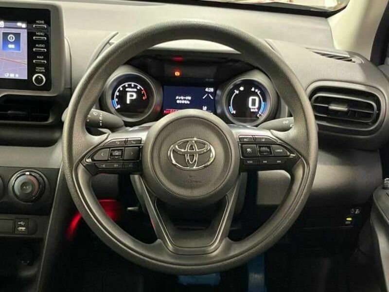 YARIS CROSS-10