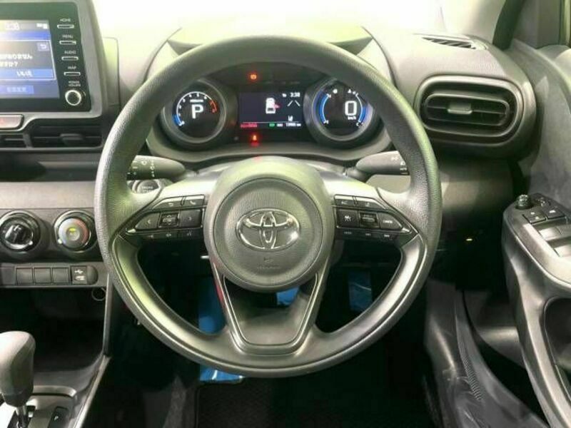 YARIS CROSS-11