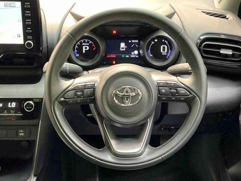 YARIS CROSS-11