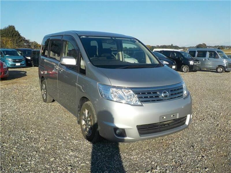 NISSAN　SERENA