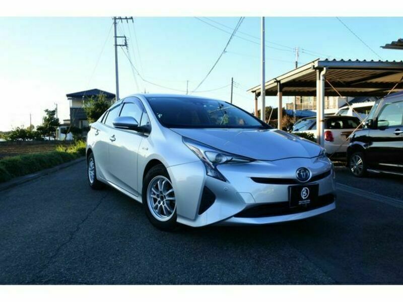 TOYOTA　PRIUS