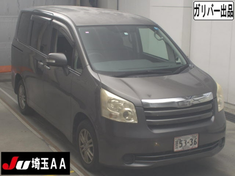 TOYOTA　NOAH