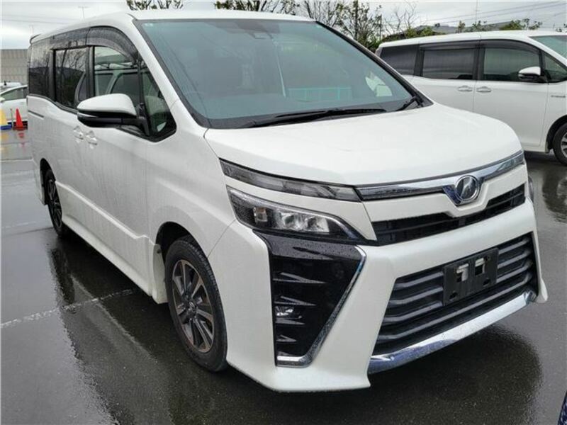 TOYOTA　VOXY