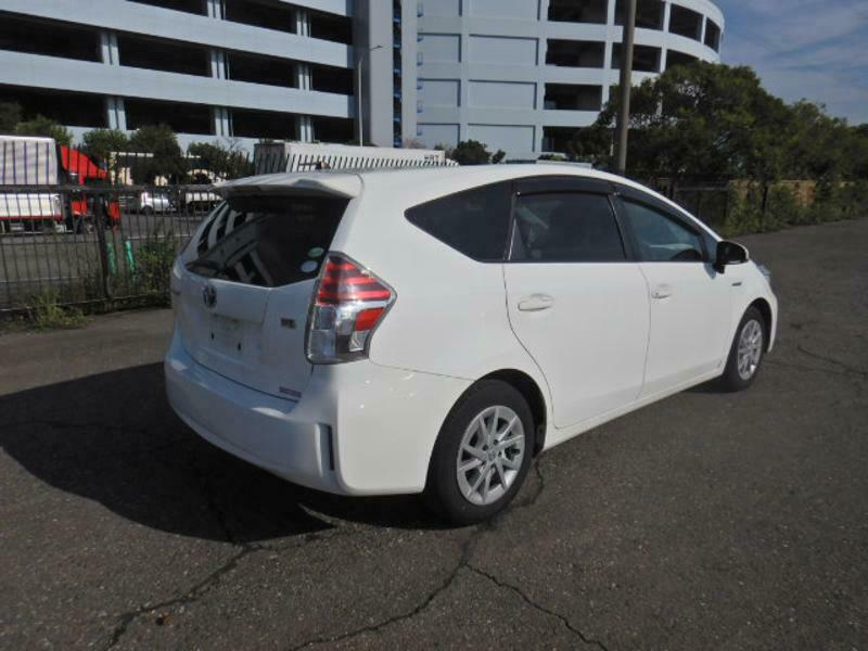 PRIUS ALPHA-49