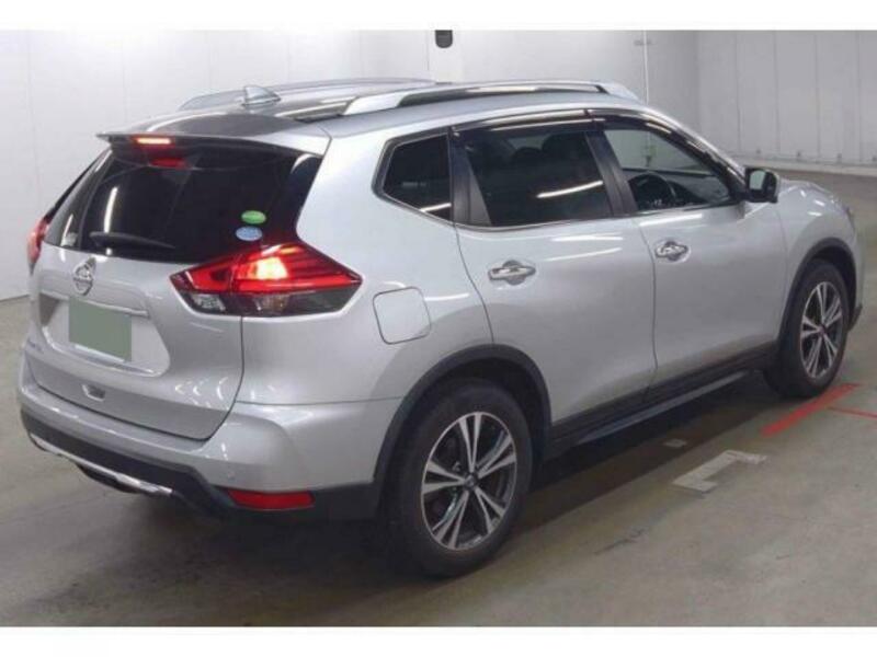 X-TRAIL-1