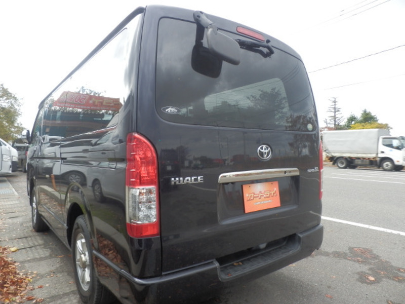 HIACE VAN-13