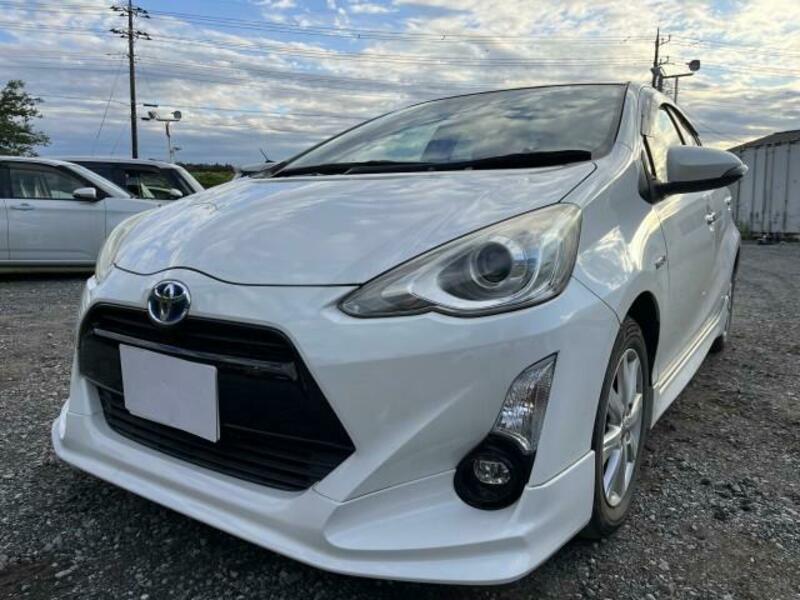 TOYOTA　AQUA