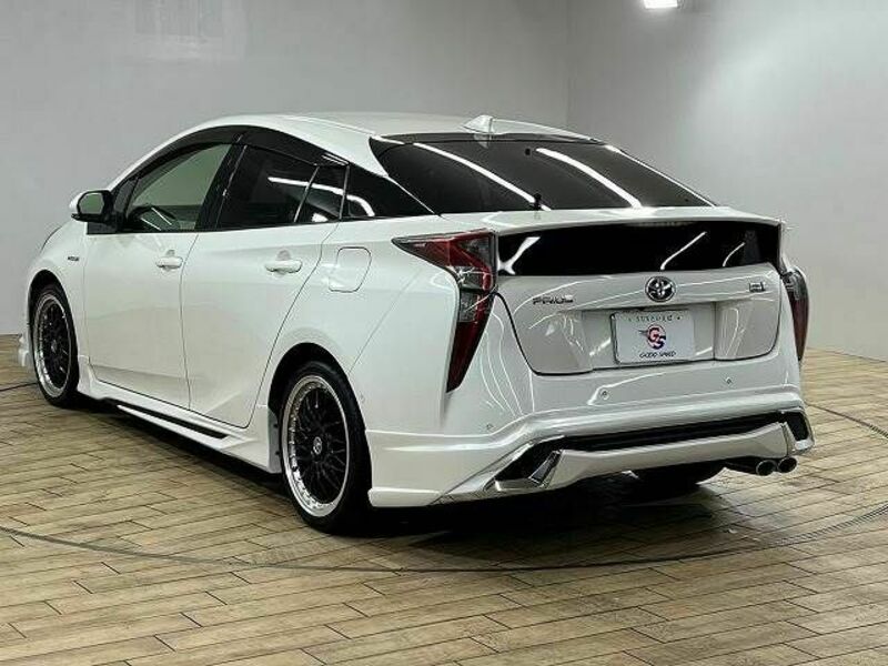 PRIUS-16