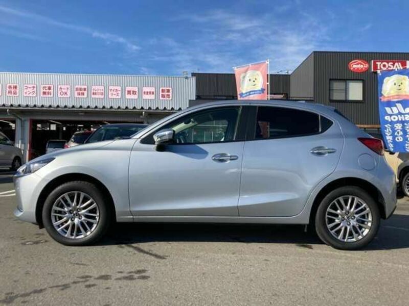 MAZDA2