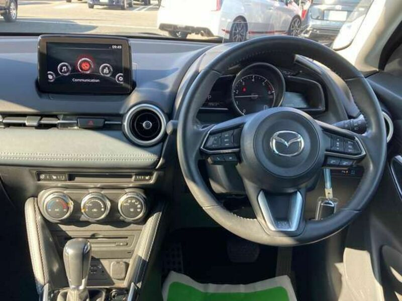 MAZDA2