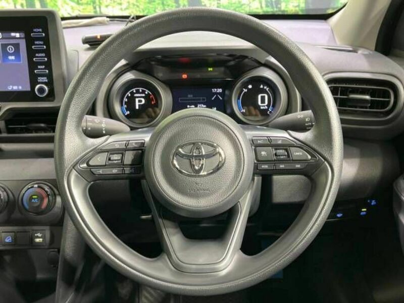 YARIS CROSS-11