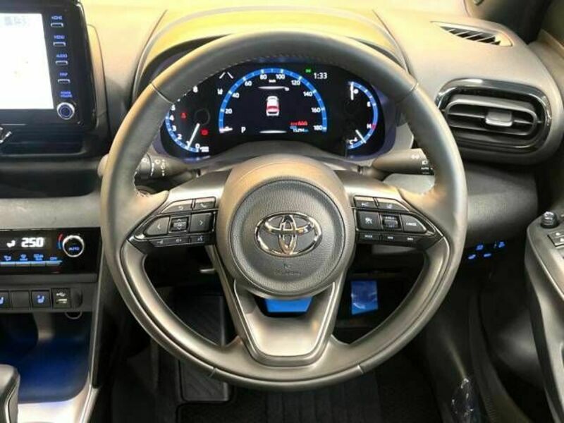 YARIS CROSS-11