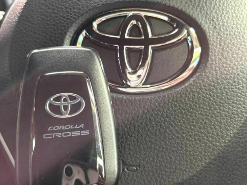 COROLLA CROSS-9