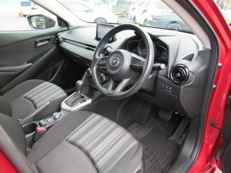 MAZDA2-4