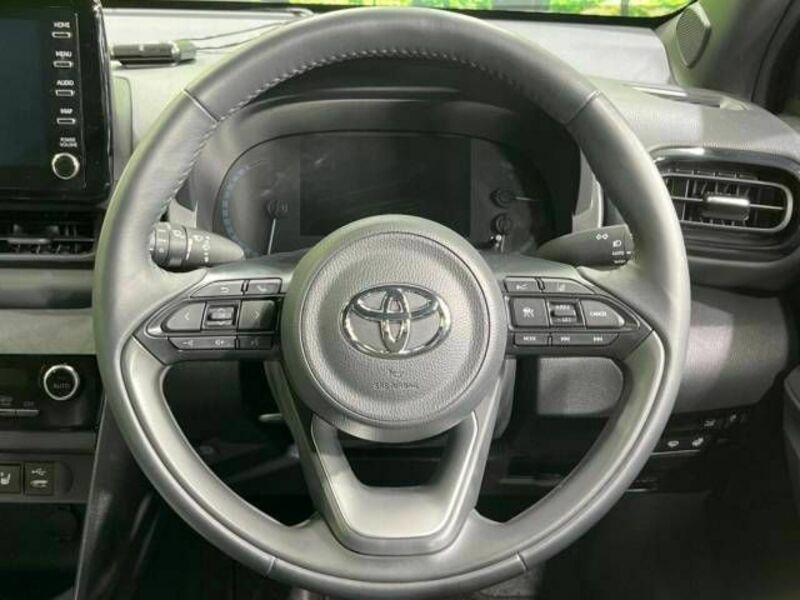 YARIS CROSS-11