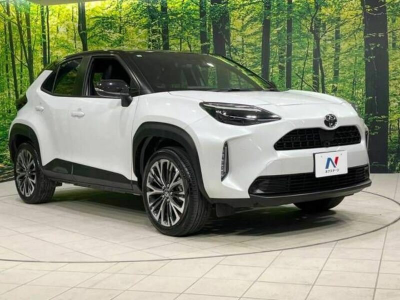 YARIS CROSS-16