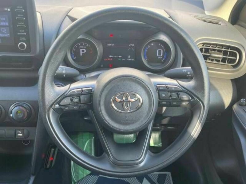 YARIS CROSS-12