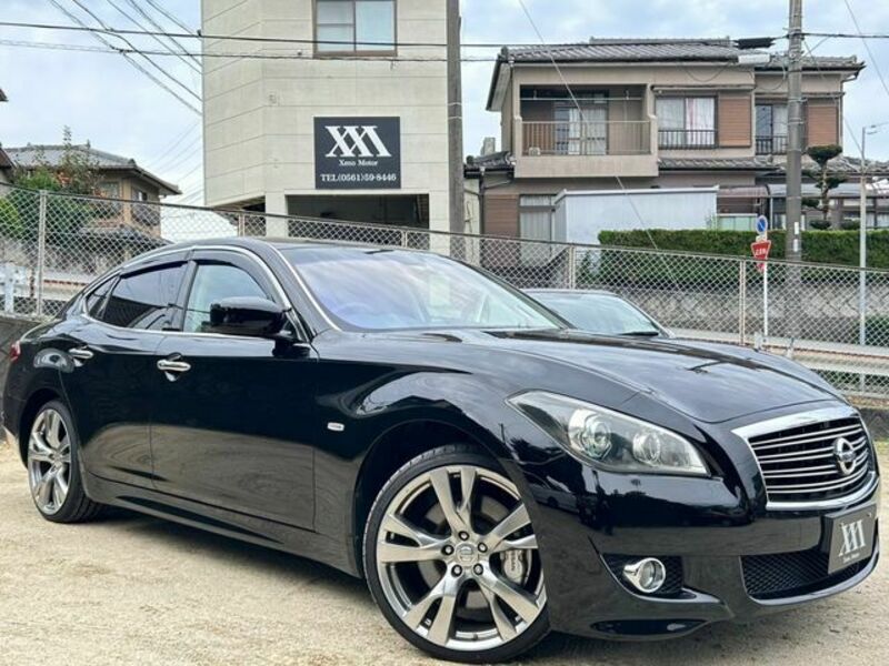 NISSAN　FUGA