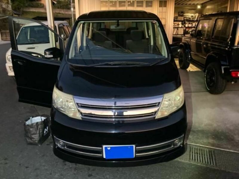 NISSAN　SERENA