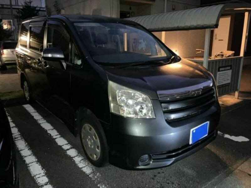 TOYOTA　NOAH