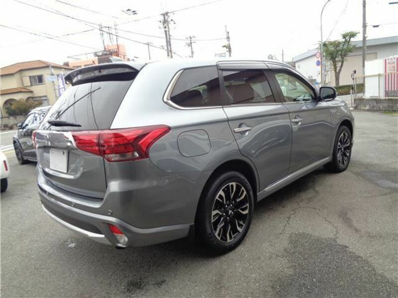 OUTLANDER PHEV-16