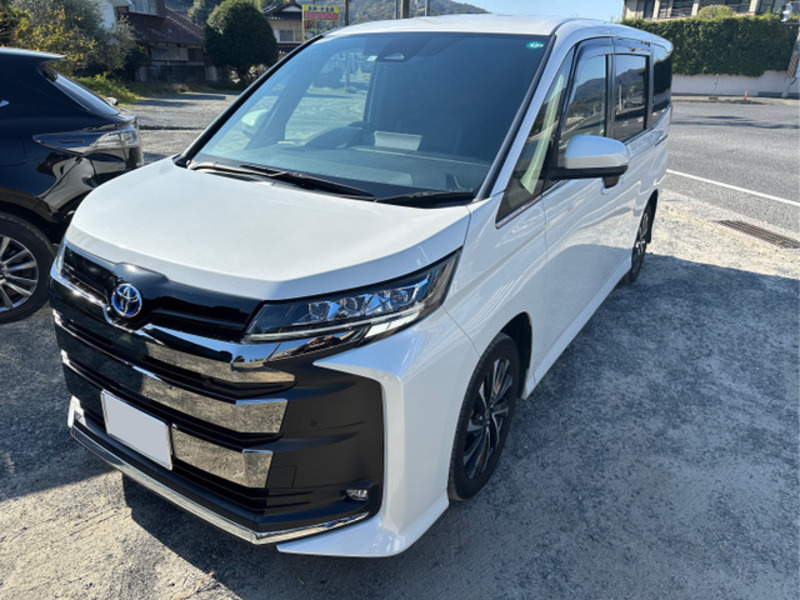 TOYOTA　NOAH