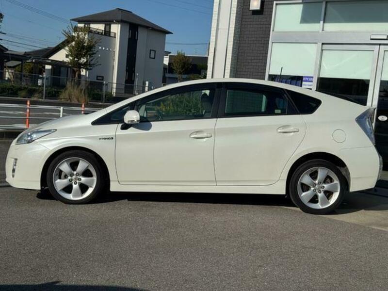 PRIUS-17