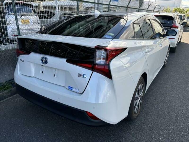 PRIUS-4