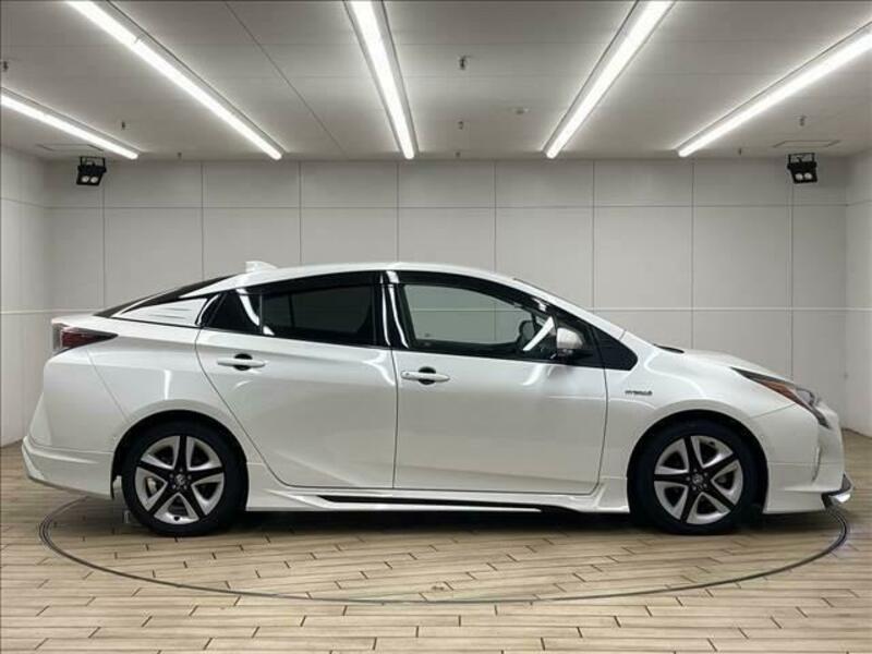 PRIUS-16