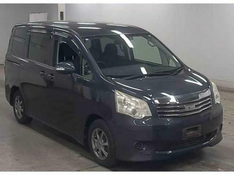 TOYOTA　NOAH