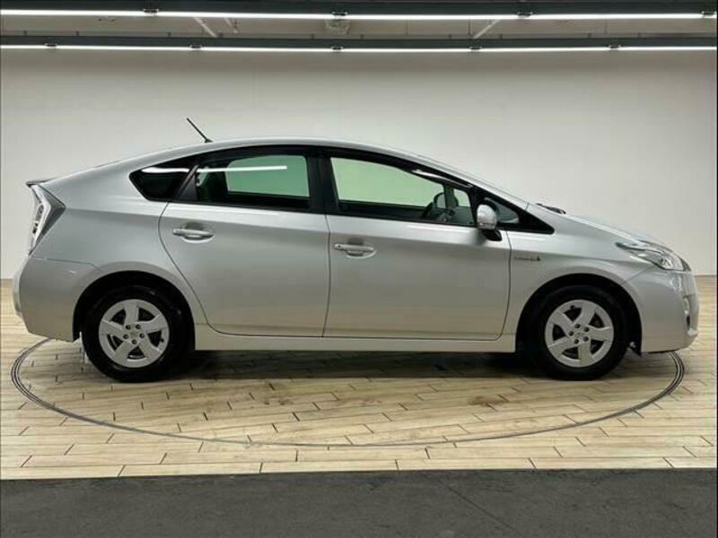 PRIUS-17