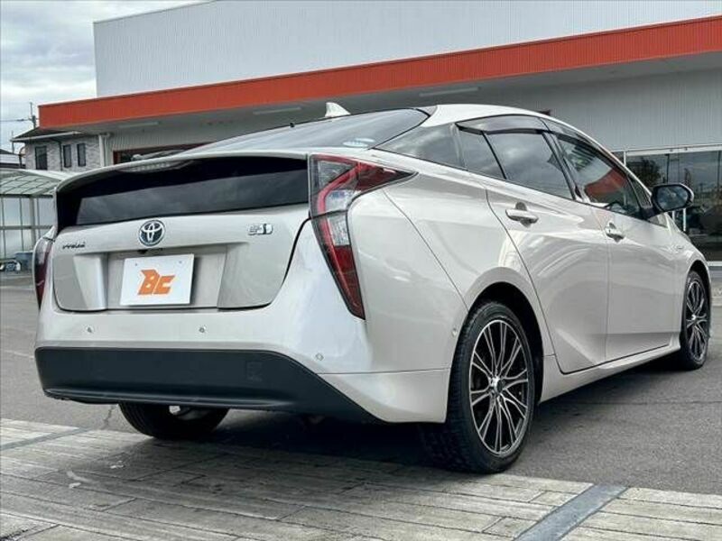 PRIUS-8