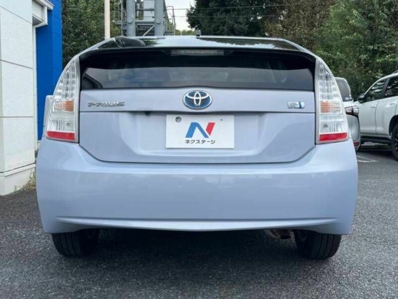 PRIUS-16