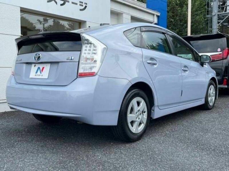 PRIUS-18