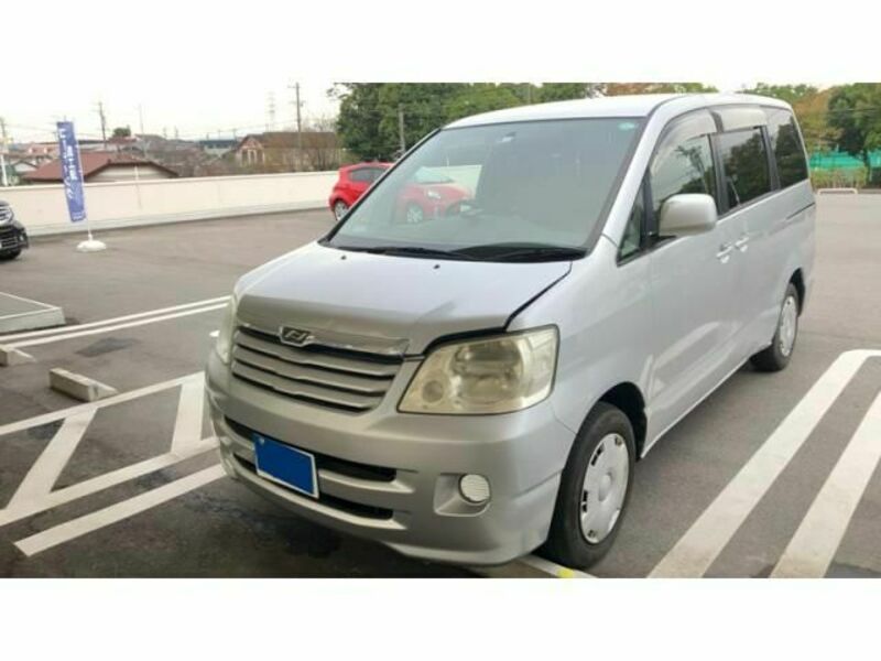 TOYOTA　NOAH