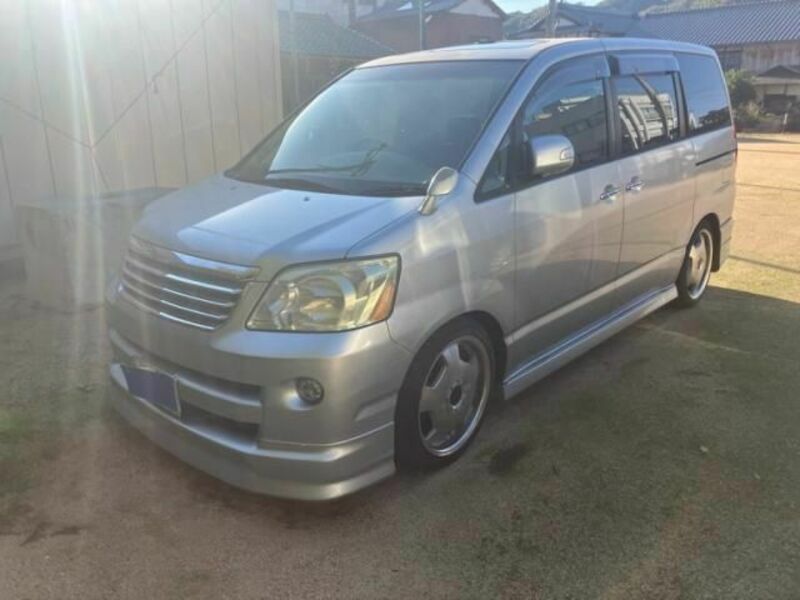 TOYOTA　NOAH