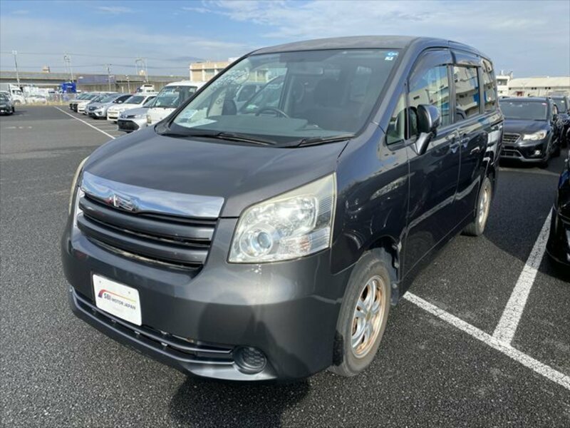 TOYOTA　NOAH