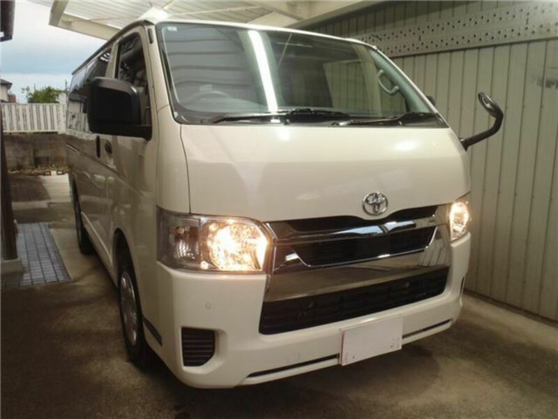 TOYOTA　HIACE VAN